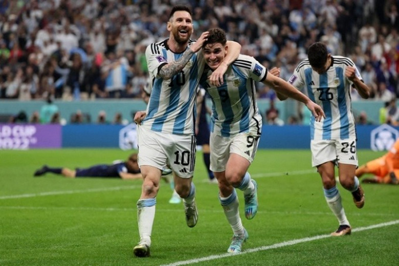 Bộ đôi Messi và Alvarez đưa Argentina vào chung kết