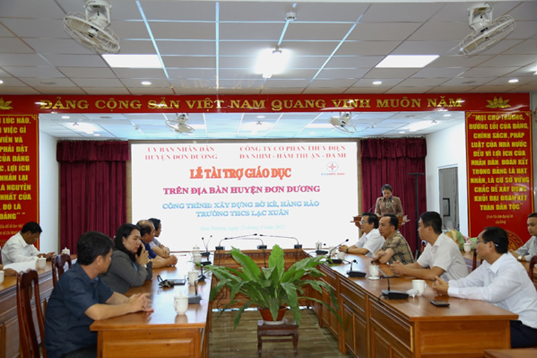 Công ty ĐHĐ tài trợ giáo dục cho Trường THCS Lạc Xuân, huyện Đơn Dương, tỉnh Lâm Đồng