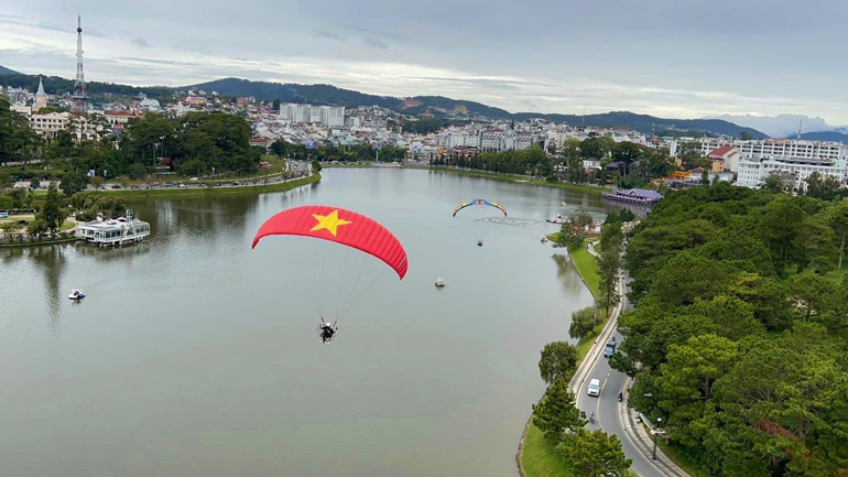 Ngắm Đà Lạt từ trên cao là hoạt động mới lạ, hứa hẹn sẽ đem đến cho du khách những trải nghiệm du lịch mới khi đến với Đà Lạt dịp này