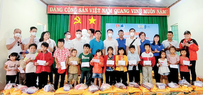 Đội Phản ứng nhanh huyện Di Linh tham gia hoạt động tình nguyện hè tại xã Đạ M’rông (huyện Đam Rông)