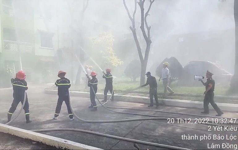 Diễn tập chữa cháy tại nhà để xe khu Văn phòng Bảo Lộc