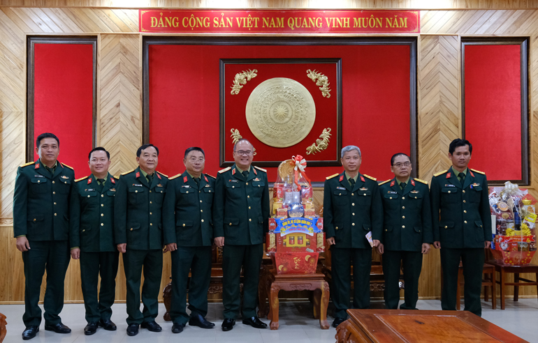 Thiếu tướng Du Trường Giang - Phó Tư lệnh Quân khu 7 thăm và chúc mừng năm mới tại Đoàn Kinh tế Quốc phòng Lâm Đồng