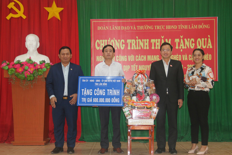 Phó Chủ tịch HĐND tỉnh Lâm Đồng K' Mák thăm, chúc tết tại huyện Đam Rông